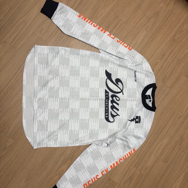 데우스 엑스 마키나 모토져지 화이트 M