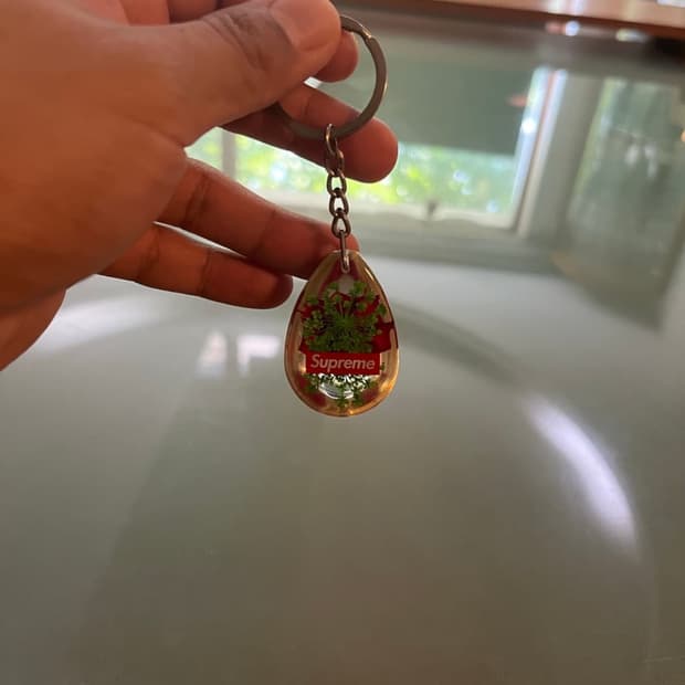 슈프림 플라워 키링