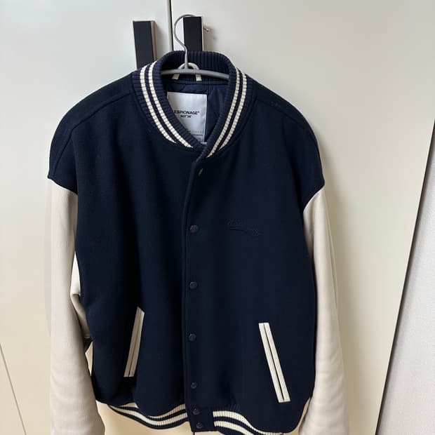 XL) 에스피오나지 네이비 바시티 팝니다