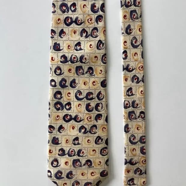 니나리치 넥타이