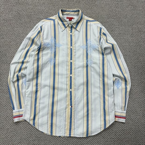 게스 자수 디테일 스트라이프셔츠 v2918