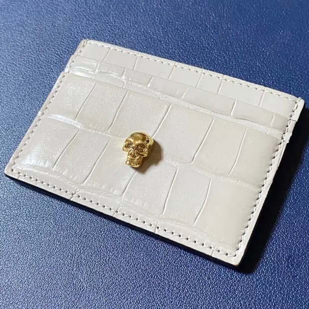 [정품] 알렉산더 맥퀸 금장메탈 스컬 포인트 크로커다일 소가죽 카드지갑