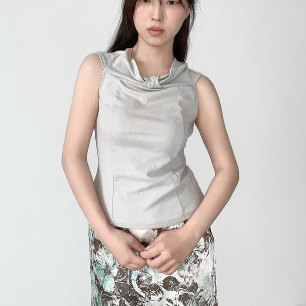 이알로이지 오프숄더 슬리브리스 탑