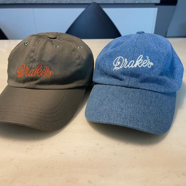 드레익스 (Drakes) 체인스티치 로고 볼캡(모자)