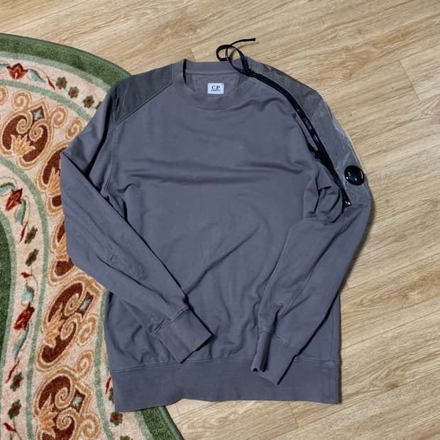 CP company 맨투맨