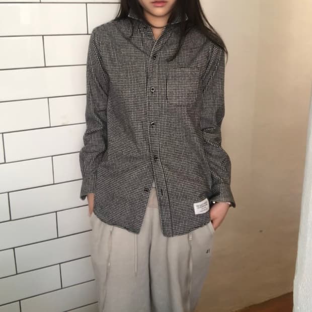 와코마리아 로고 패치 셔츠