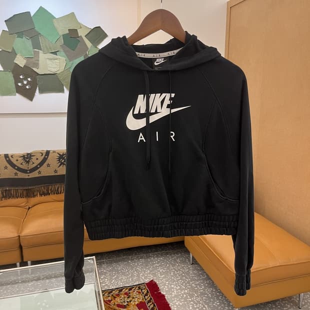 나이키 프린팅빅로고 크롭 후드티 90 C05497