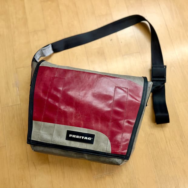 [프라이탁] F12 드라그넷 메신저백 그레이/레드 투톤