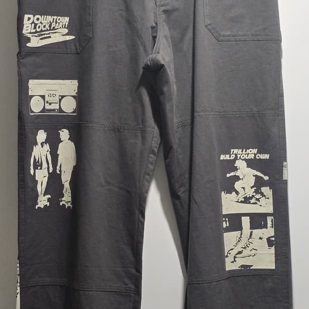 트릴리온 레트로 그래픽 코튼 카펜터 팬츠 차콜