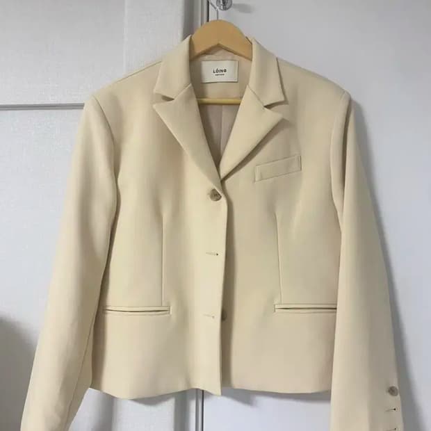 버터색 숏 자켓