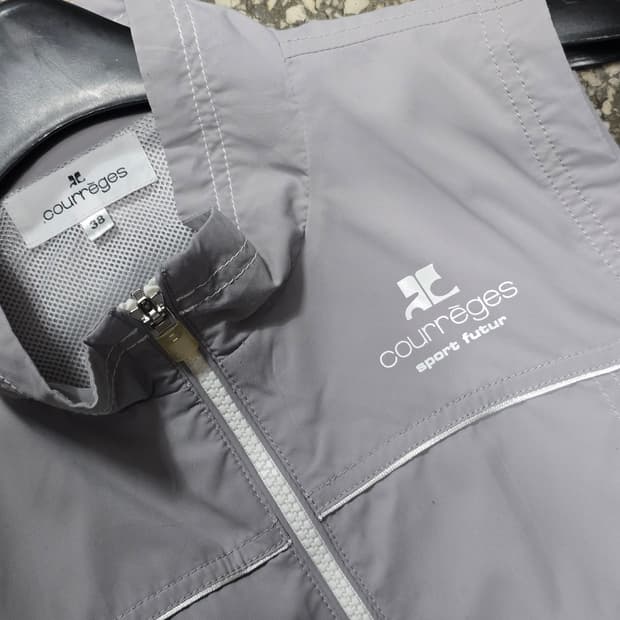 Courreges 꾸레쥬 그레이 로고 베스트 38