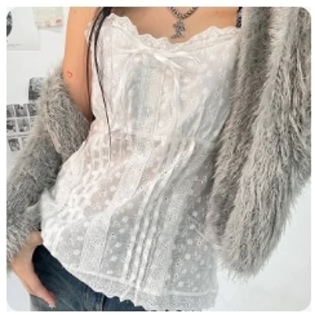 아쿠비 클럽 로고 플라워 리본 레이스 나시 화이트