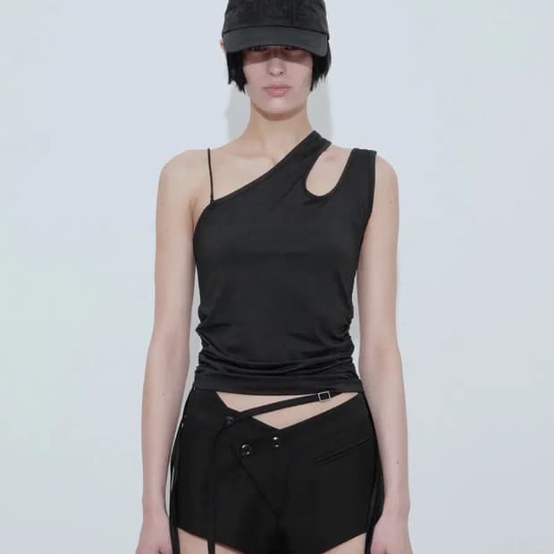 보헤미안서울 CURVED SHOULDER TOP