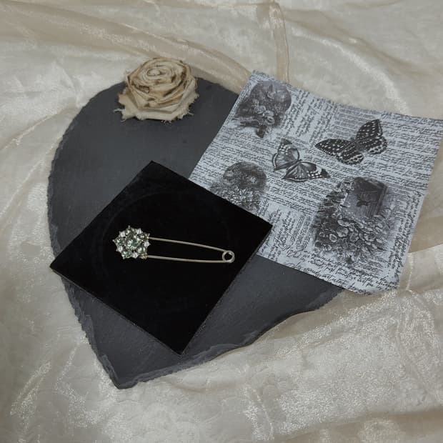 빈티지 오리엔탈  종이 클립 플라워 브로치