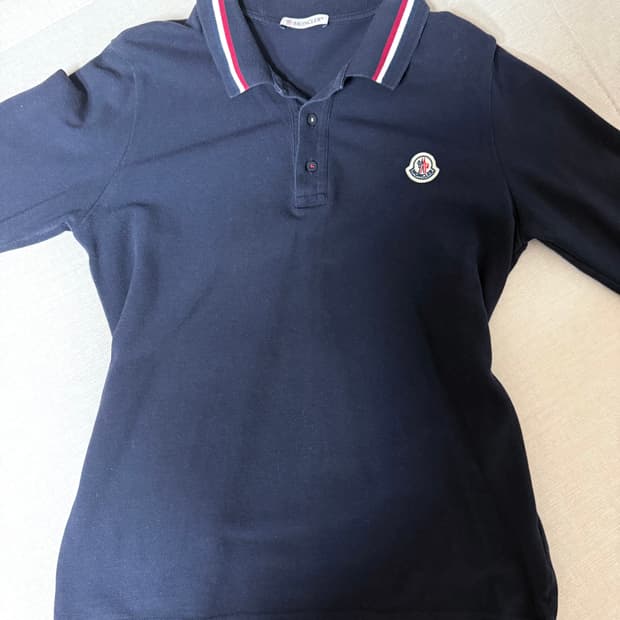 몽클레어 카라 긴팔티