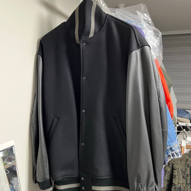 그라프페이퍼 바시티 멜톤 스타디움 자켓 2사이즈 팝니다