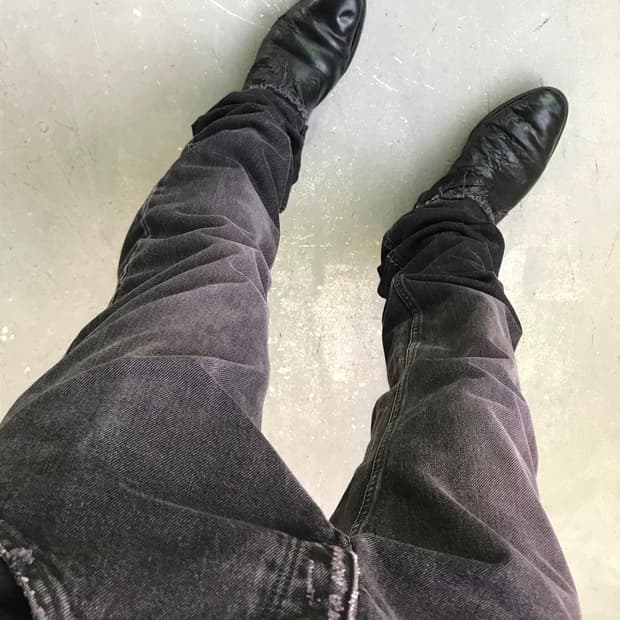 카즈유키 쿠마가이 어태치먼트 피그먼트 워싱 디스트레드 진
