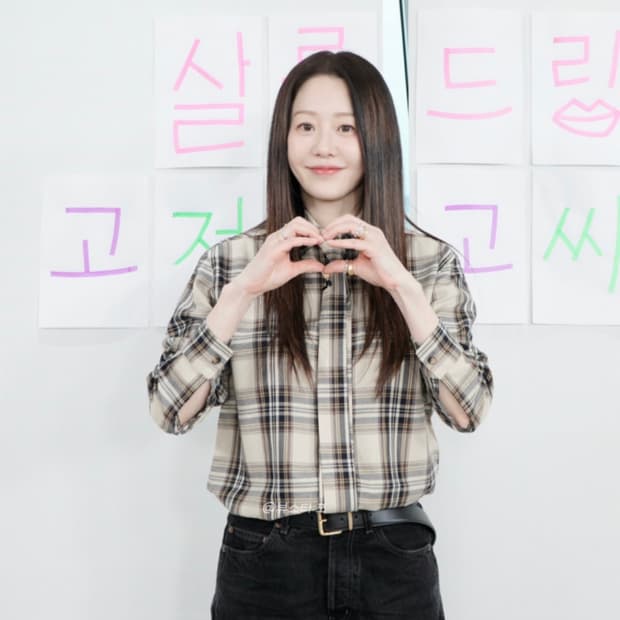 [블랙핑크 로제님 착용] 생로랑 21AW 체크 타이 셔츠