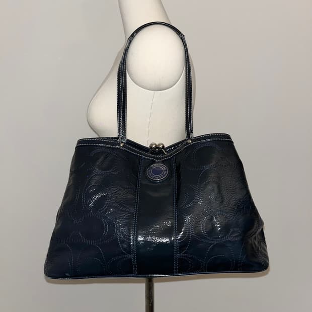 📦Coach navy enamel shoulder bag