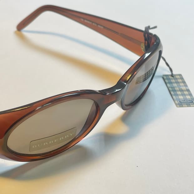 BURBERERRY 버버리사의 빈티지 선글라스 판매합니다