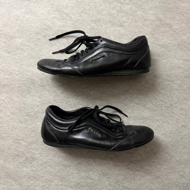 프라다 로고 가죽 스니커즈