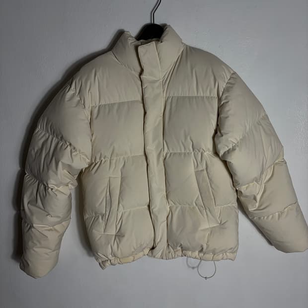 인사일런스 에션셜 크림 다운자켓(S)