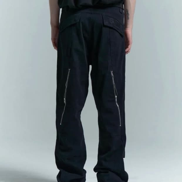 플라스틱 프로덕트 지퍼팬츠 팝니다.