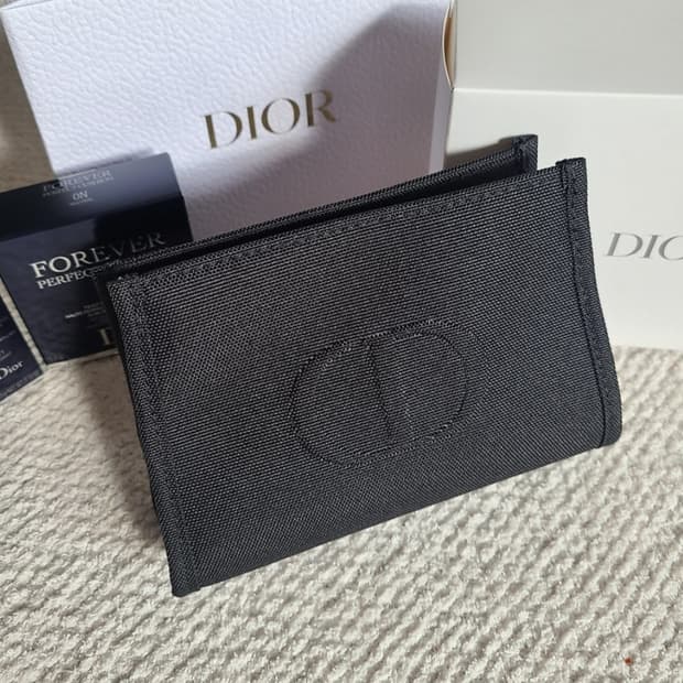 디올 뷰티 트라페제 파우치