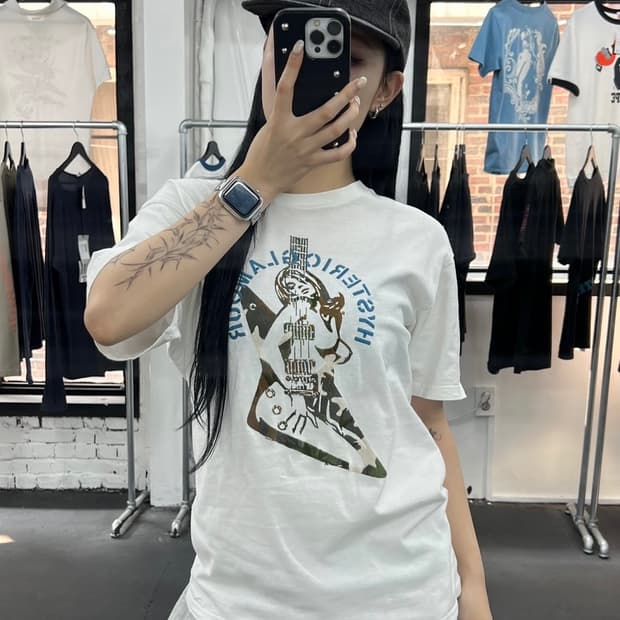 히스테릭 글래머 카모 기타걸 티셔츠