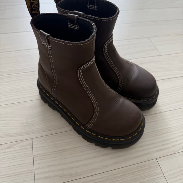 닥터마틴 브라운부츠 220-230