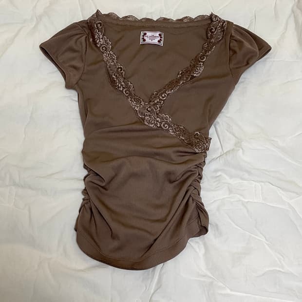 스컬프터 lace trim Tee latte