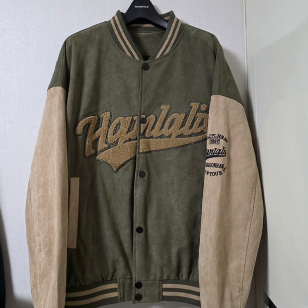 새상품) 남녀공용 카키 바시티 자켓