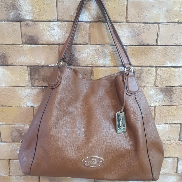 코치 브라운 가죽 숄더백