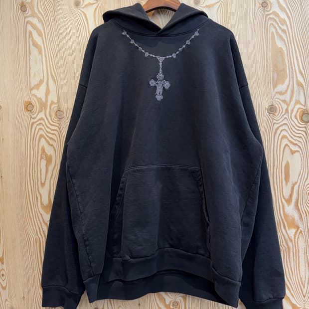 워렌로타스 십자가 자수 후드티