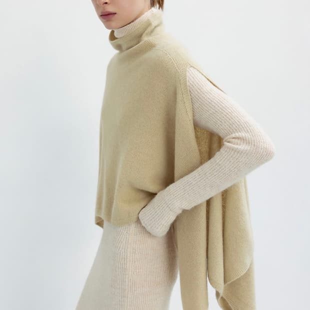 더 베리에 터틀넥 니트 망토 숄 m