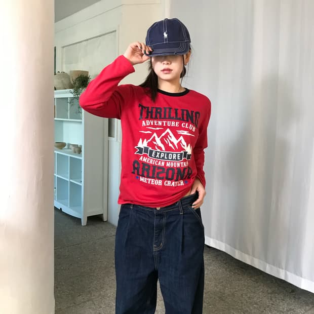 그래픽 레드 티셔츠 