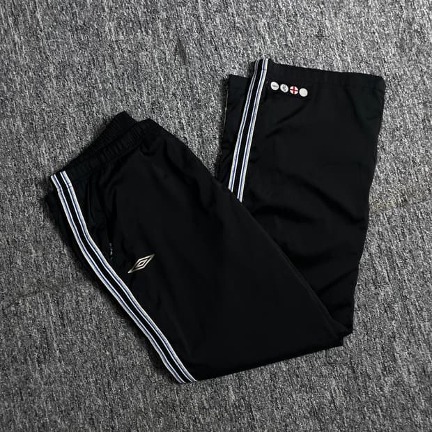 엄브로 잉글랜드 블랙 올드스쿨 우븐 와이드 트랙팬츠y 2540