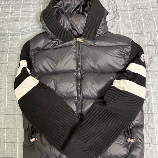몽클레어 니트 패딩 4사이즈 사용감있음 싸게판매 
