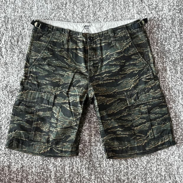 칼하트 밀리터리패턴 카고쇼츠