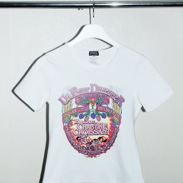 "Un Petit Dejeuner" T-shirts