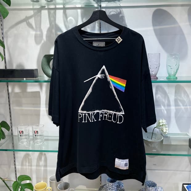 미하라야스히로 pink freud tee
