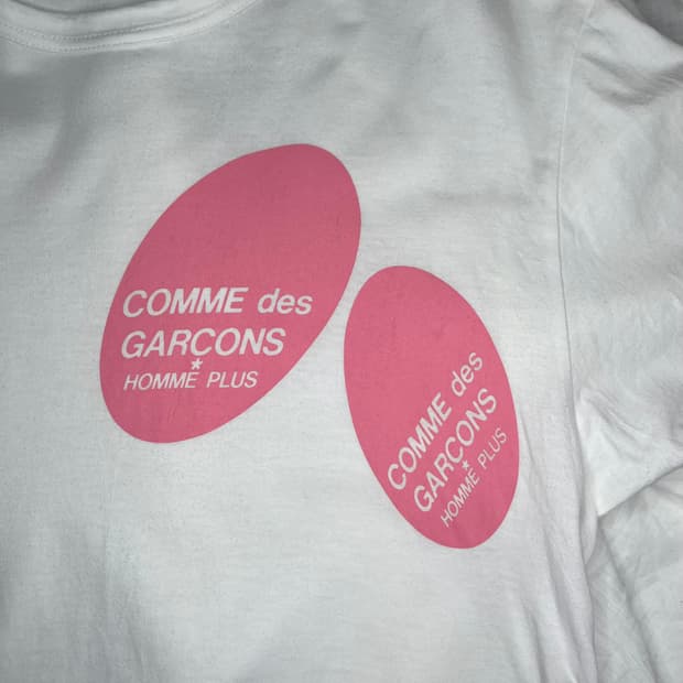 꼼데가르송 옴므 플러스 핑크 오벌 더블 로고 티셔츠