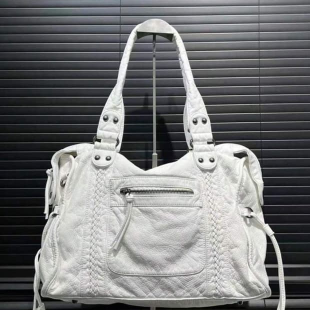 화이트 가죽 레더 숄더백 토트백 보부상 y2k