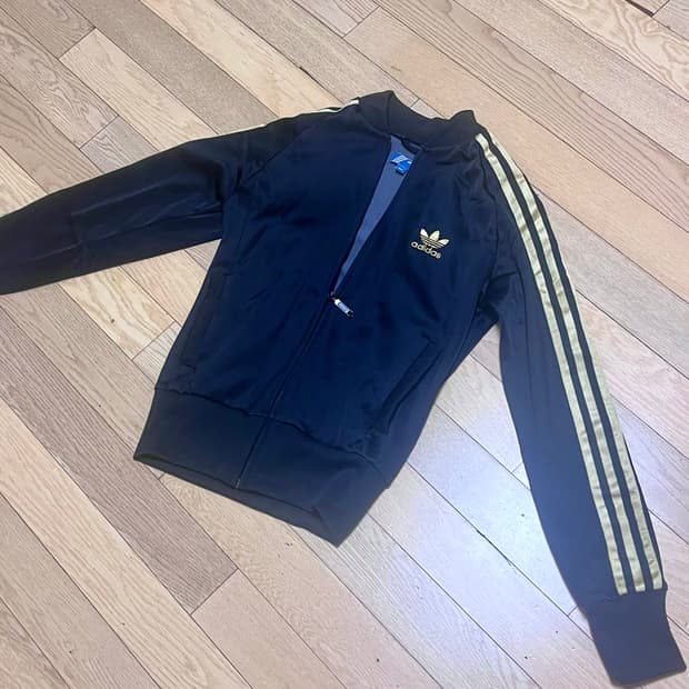 아디다스 검금 희귀 져지(핏예쁨슬림핏)