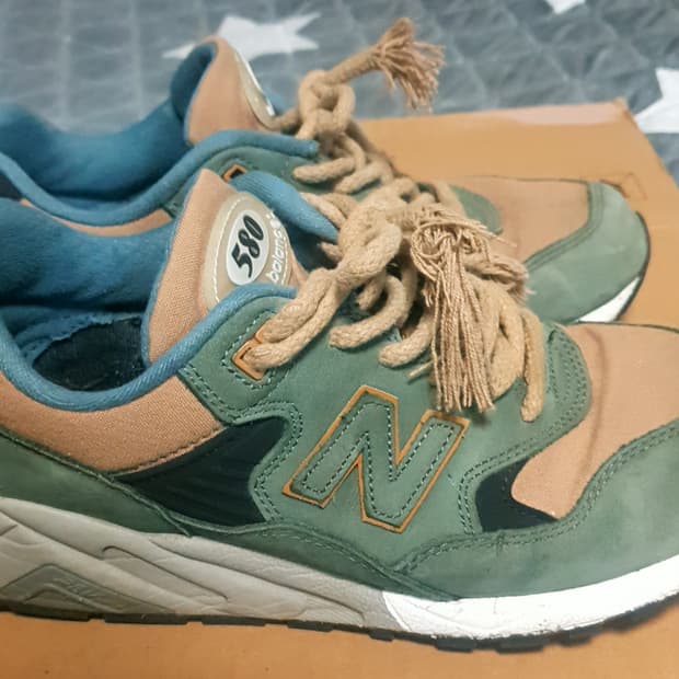 뉴발란스 580 헌터 탄 스니커즈 카키 브라운 (260)