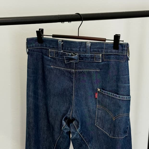 00s Levi’s Engineered Cinch Back (28X32)