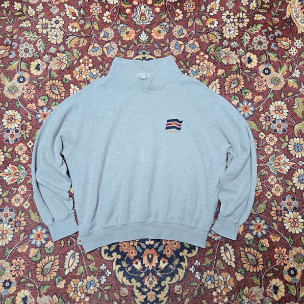 Burberrys Vintage Embroidered Logo Colla