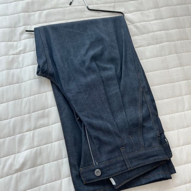 비슬로우 WIDE FIT TWO TUCK SELVAGE DENIM