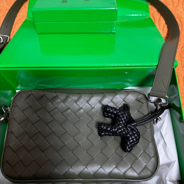 보테가베네타 크로스백 민트급 진짜 두번찬 새상품