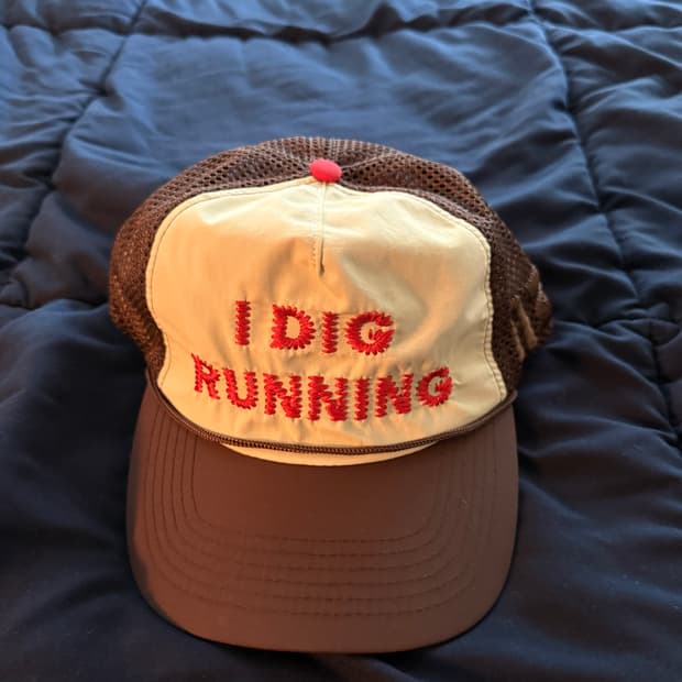 [OS] 알렉스 조노 아이 디그 러닝 트러커 햇 OG 브라운